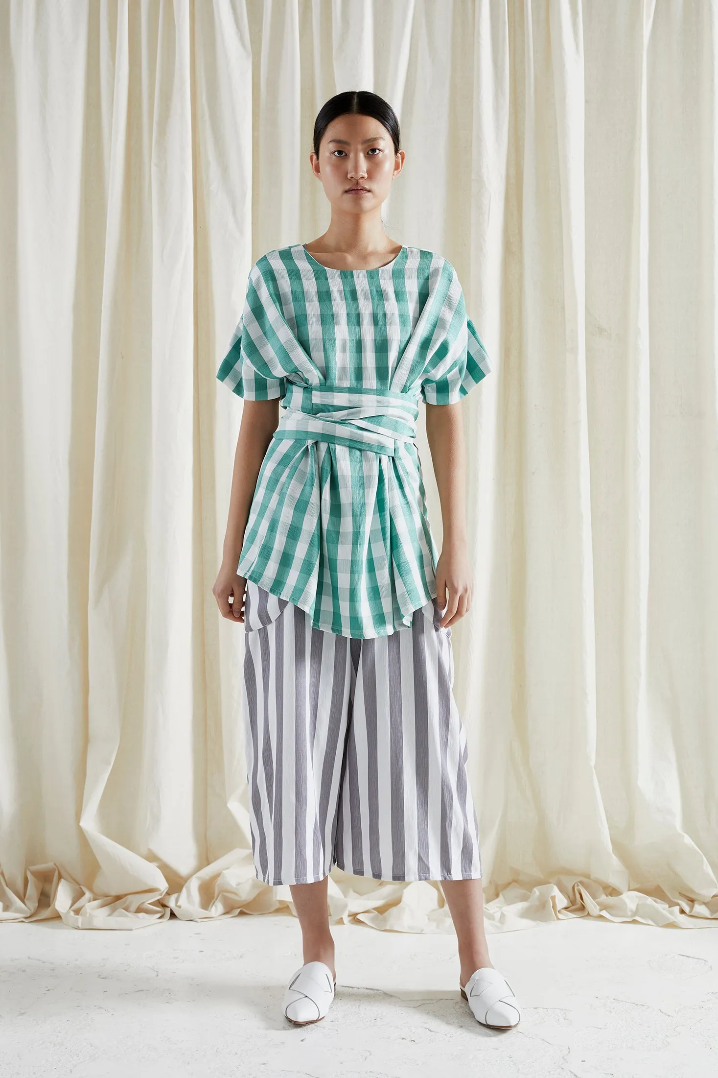 TEMPTATION TOP ~ REVERSIBLE ~ APPLE [ Green & White Gingham, Wrap Waist Ties ]